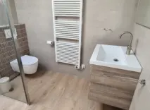 1000085663