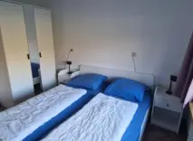 1000084886